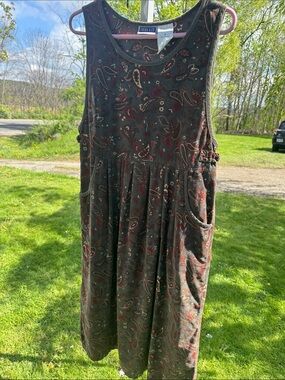 Women's Dark Paisley Sleeveless Dress